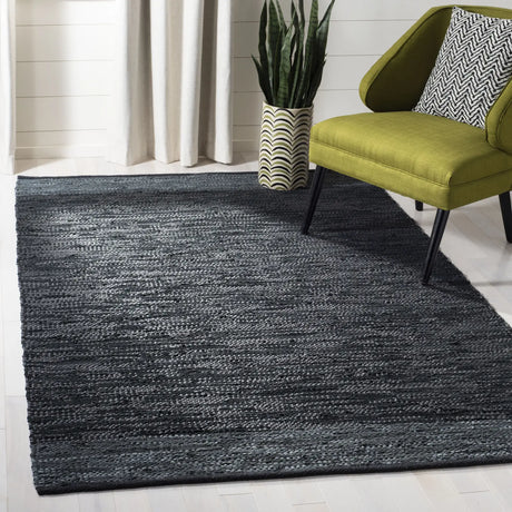 Safavieh Vintage Leather 4'-0" x 6'-0" Rug in Black / Grey