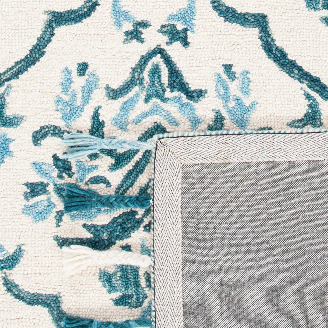 Safavieh Suzani 5'-0" x 8'-0" Rug in Ivory / Turquoise