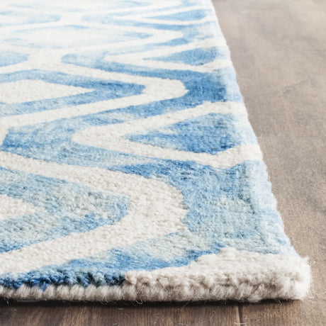 Safavieh Dip Dye 4'-0" x 6'-0" Rug in Ivory / Blue