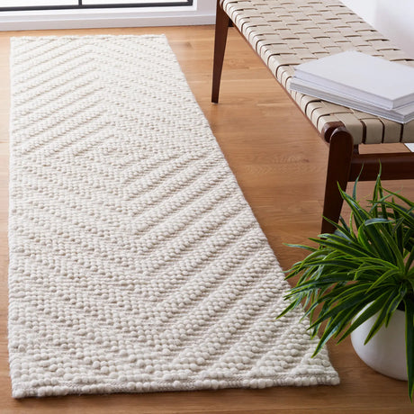 Safavieh Natura 2'-3" x 8'-0" Rug in Ivory