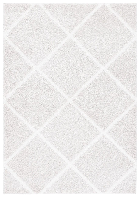 Safavieh Tahoe Shag 4'-0" x 6'-0" Rug in Silver / White