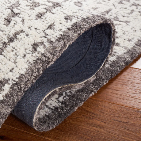 Safavieh Roslyn 4'-0" x 6'-0" Rug in Dark Grey / Ivory