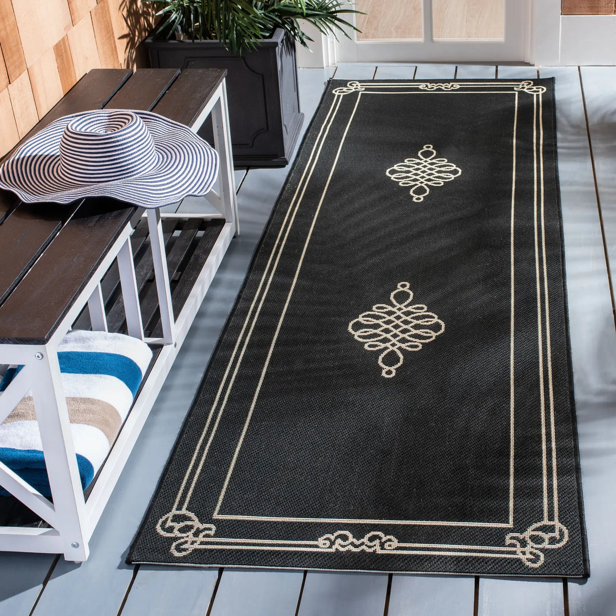 Safavieh Courtyard 2'-7" x 8'-2" Rug in Black / Creme