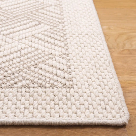 Safavieh Palm Beach 4'-0" x 6'-0" Rug in Ivory