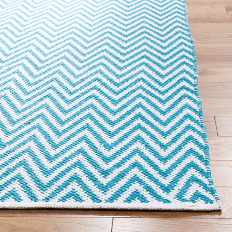 Safavieh Montauk 5'-0" x 8'-0" Rug in Turquoise / Ivory