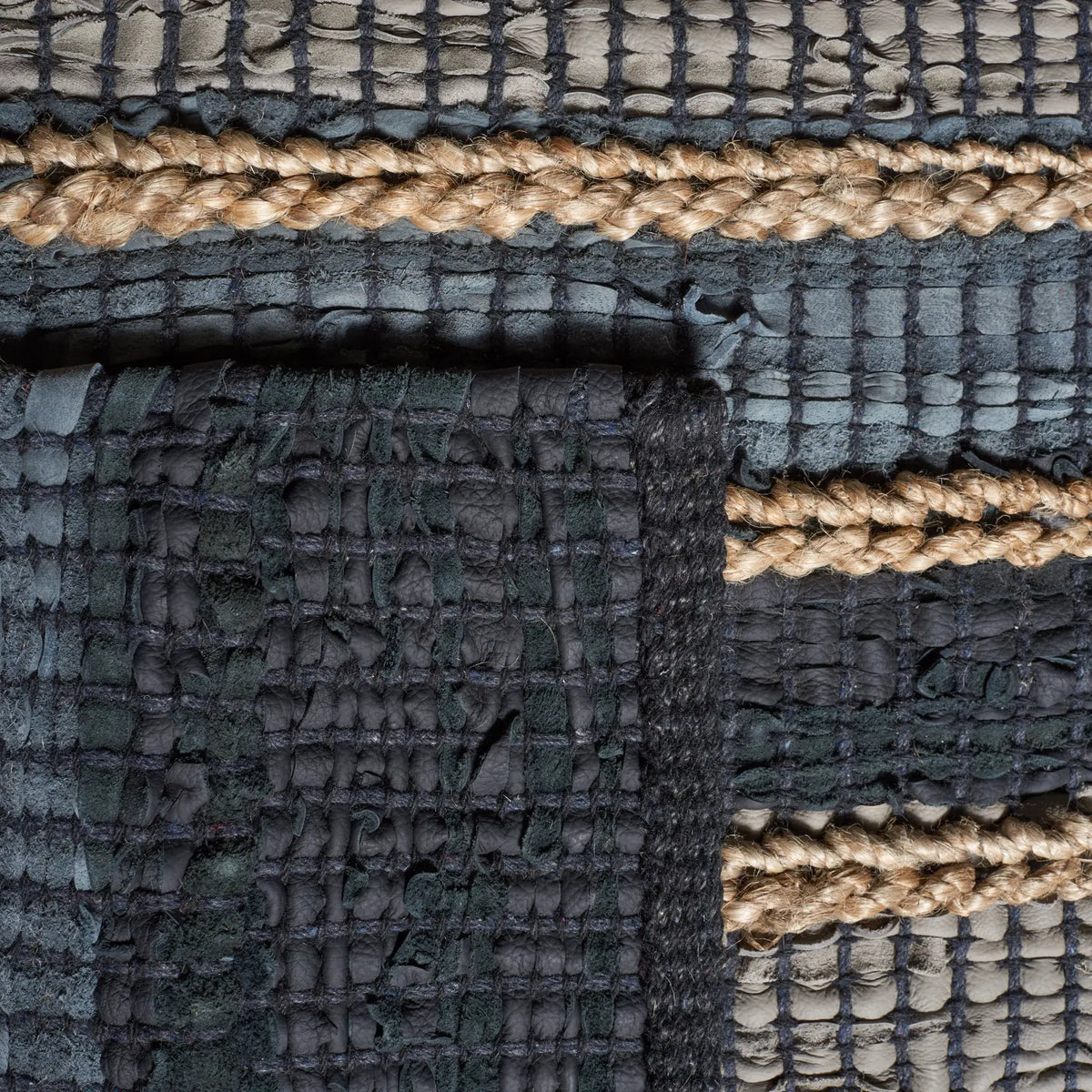 Safavieh Vintage Leather 2'-0" x 3'-0" Rug in Black / Natural