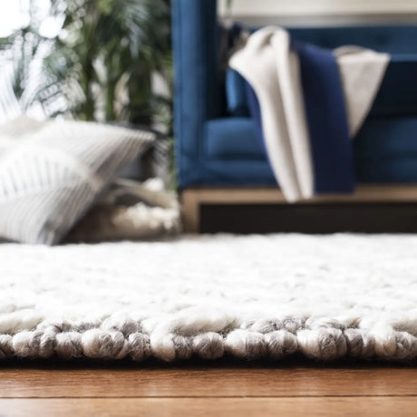 Safavieh Natura 5'-0" x 8'-0" Rug in Ivory / Beige