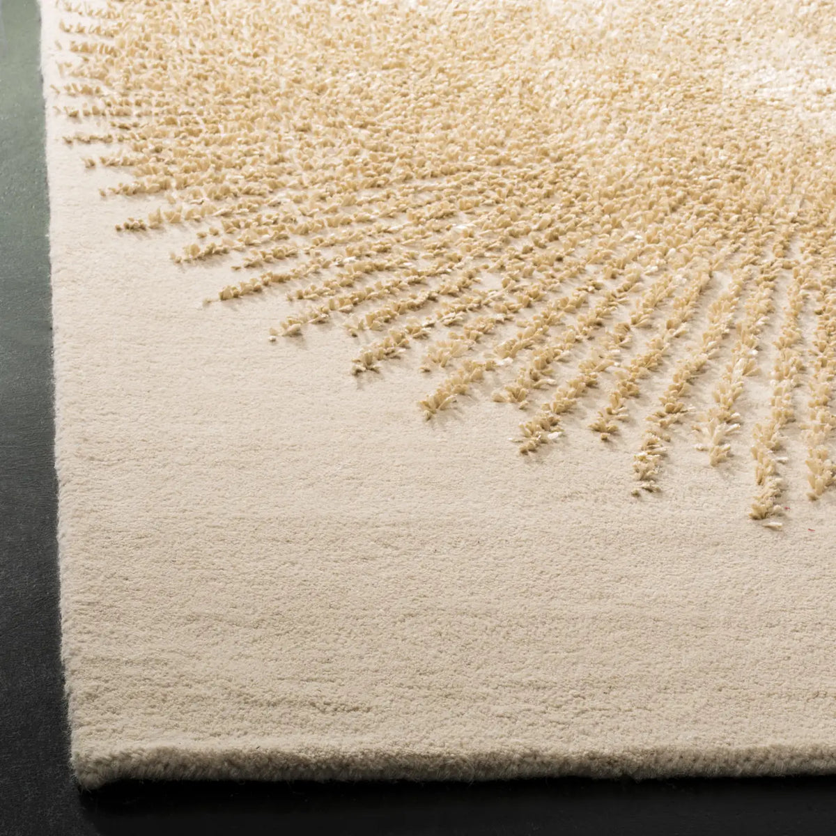 Safavieh Soho 5'-0" x 8'-0" Rug in Beige / Beige