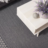 Safavieh Montauk 6'-0" x 9'-0" Rug in Black / Ivory