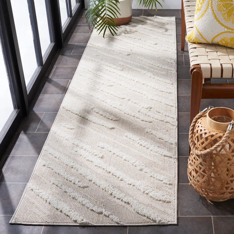 Safavieh Trends 2'-2" x 8'-0" Rug in Beige / Ivory