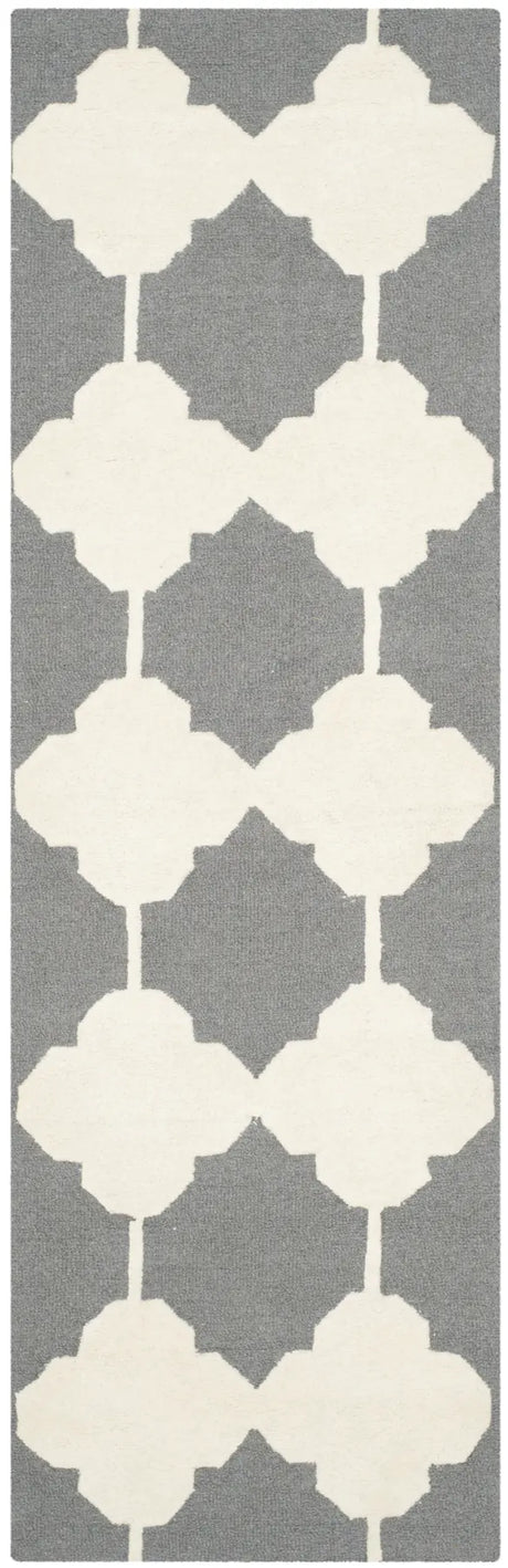 Safavieh Cambridge 2'-6" x 8'-0" Rug in Dark Grey / Ivory