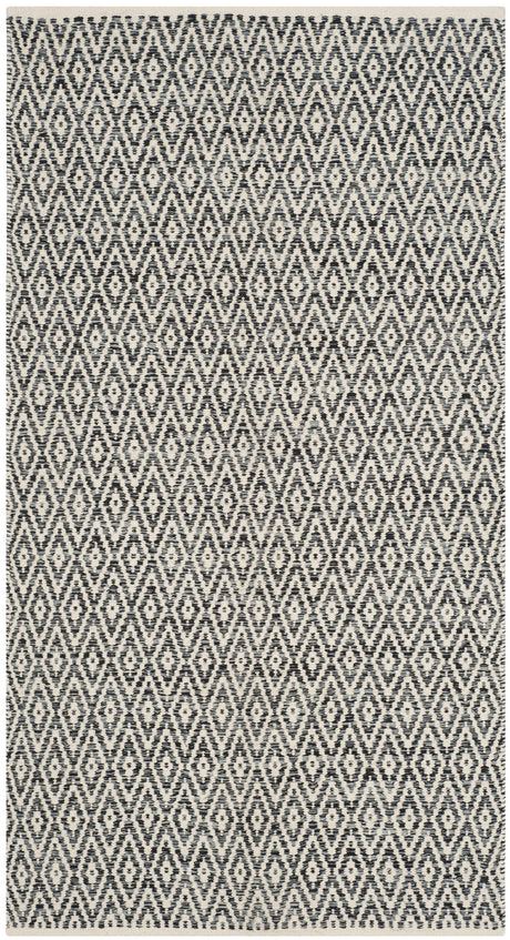 Safavieh Montauk 3'-0" x 5'-0" Rug in Ivory / Dark Grey