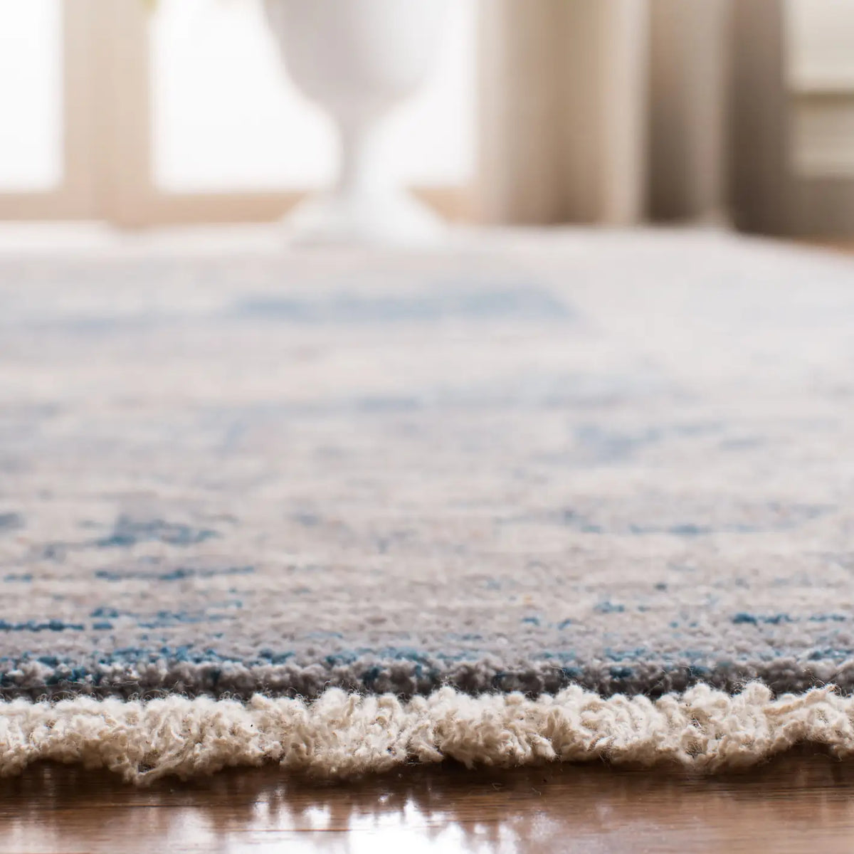 Safavieh Vintage Persian 4'-0" x 6'-0" Rug in Grey / Blue