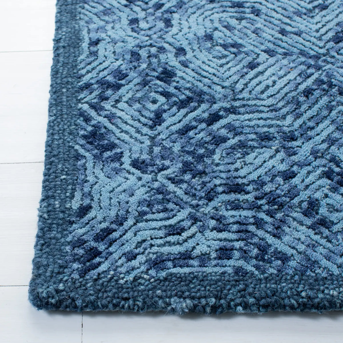 Safavieh Ikat 4'-0" x 6'-0" Rug in Dark Blue