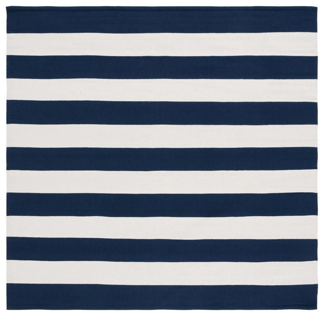 Safavieh Montauk 5'-0" x 5'-0" Rug in Navy / Ivory