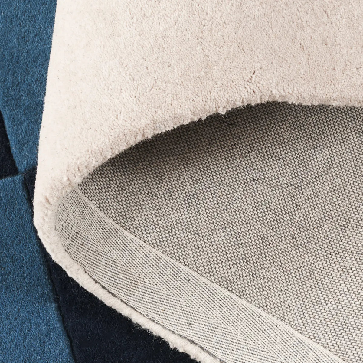 Safavieh Fifth Avenue 5'-0" x 8'-0" Rug in Beige / Blue