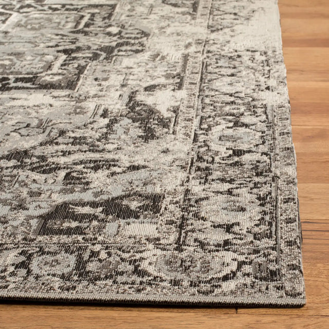Safavieh Classic Vintage 5'-0" x 8'-0" Rug in Anthracite