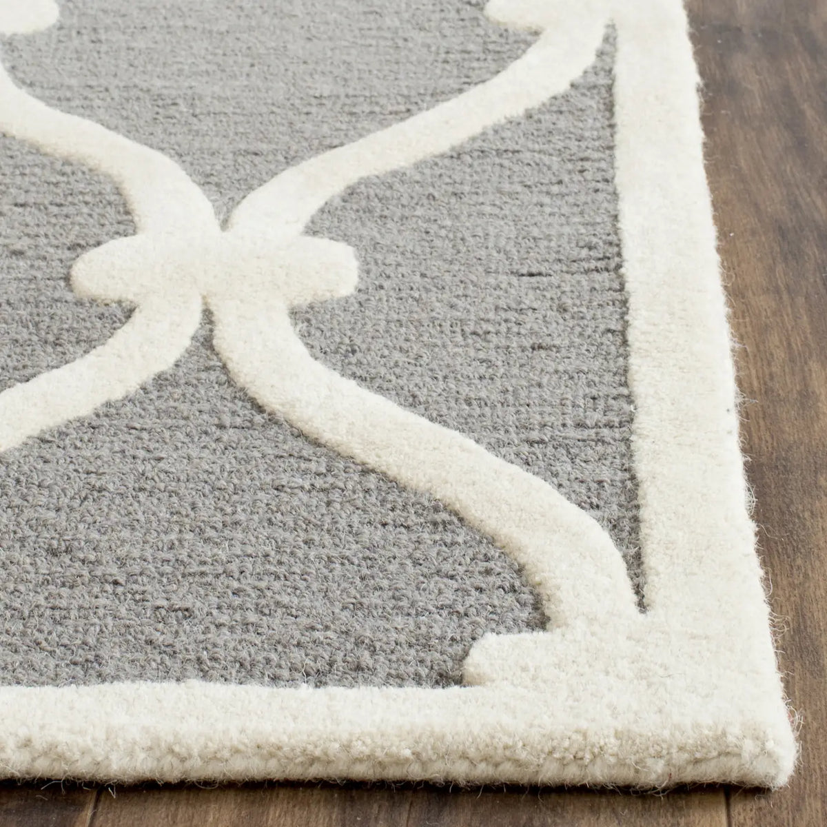 Safavieh Cambridge 2'-6" x 10'-0" Rug in Dark Grey / Ivory