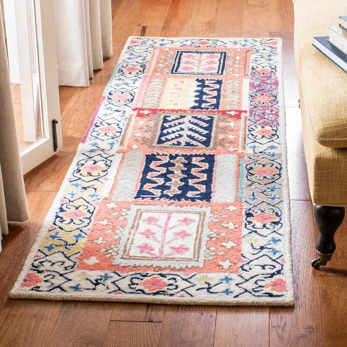 Safavieh Bellagio 2'-3" x 7'-0" Rug in Ivory / Gold