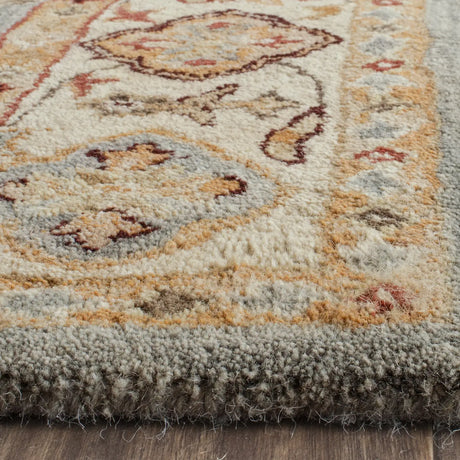 Safavieh Antiquity 4'-0" x 6'-0" Rug in Blue / Ivory