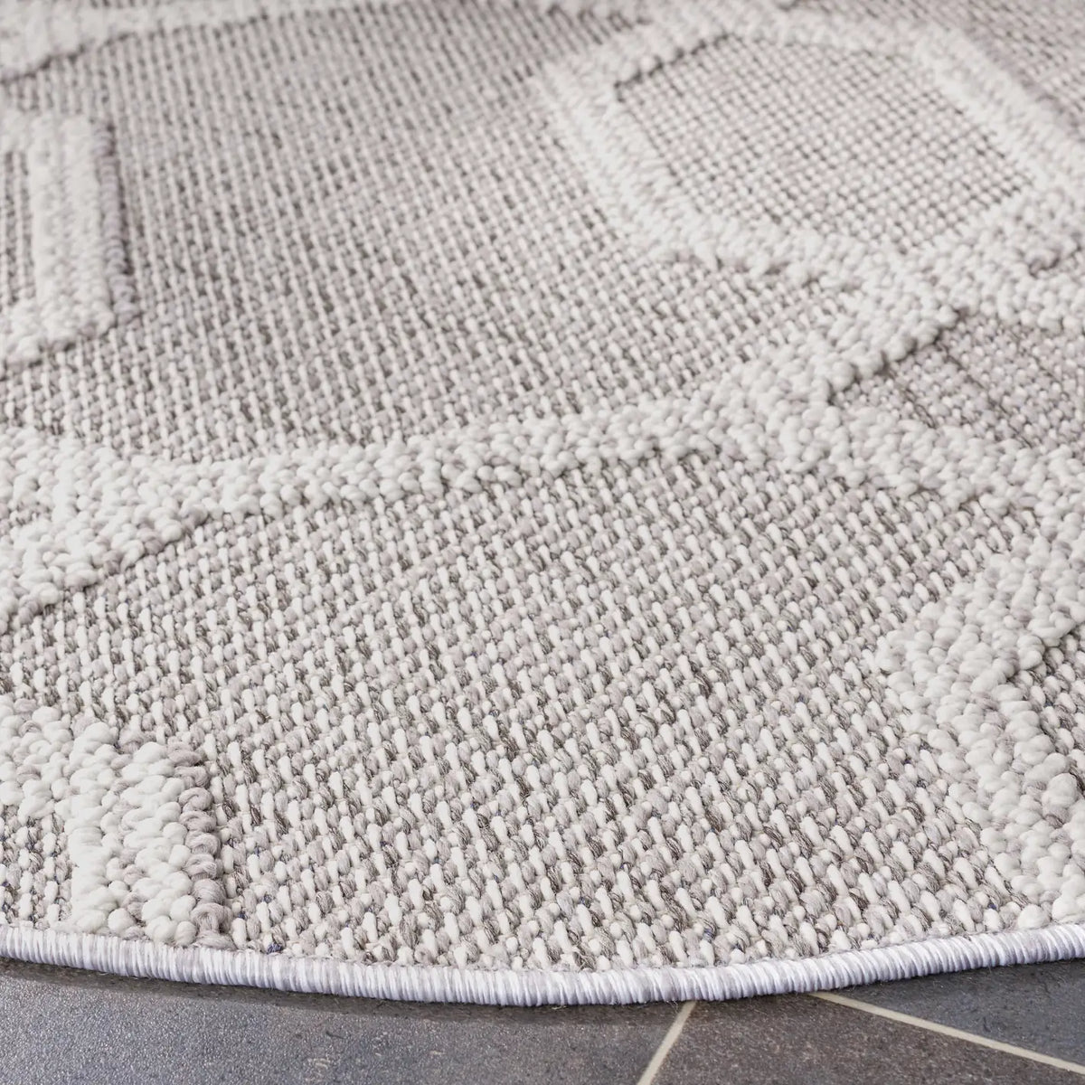 Safavieh Global 6'-7" x 6'-7" Rug in Grey / Ivory
