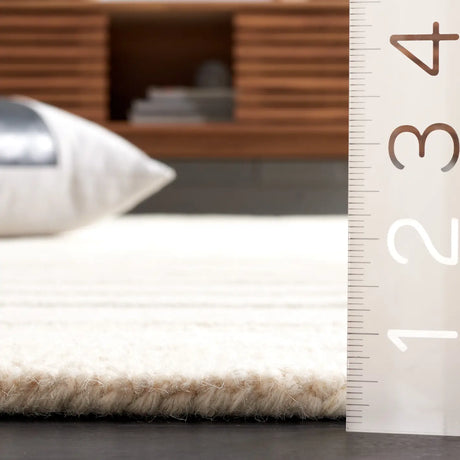 Safavieh Ebony 4'-0" x 6'-0" Rug in Ivory