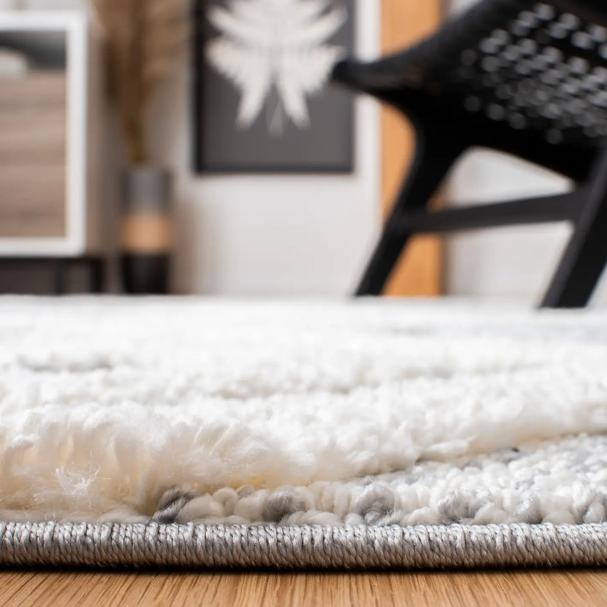 Safavieh Moroccan Tassel Shag 4'-0" x 6'-0" Rug in Grey / Ivory