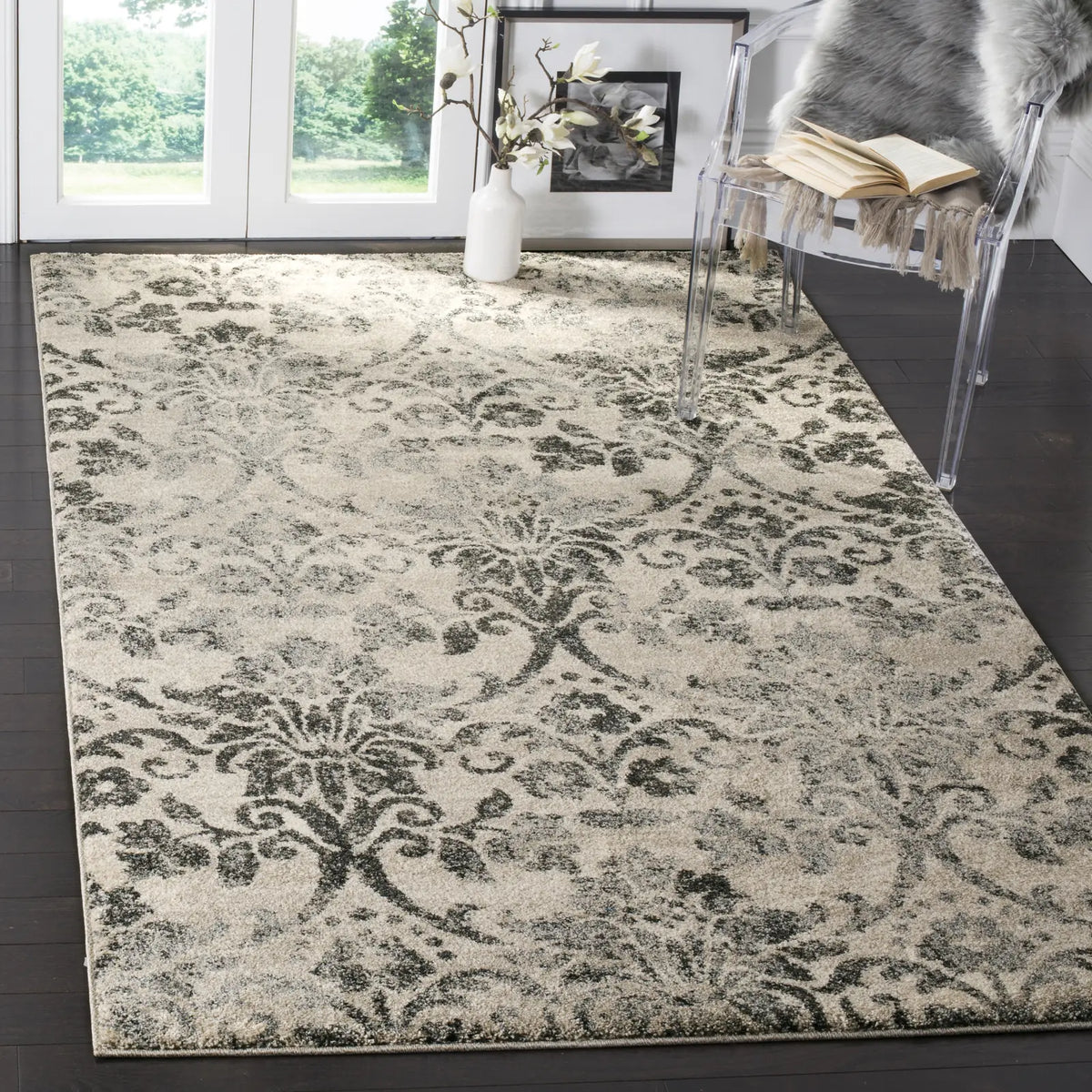 Safavieh Retro 4'-0" x 6'-0" Rug in Cream / Grey