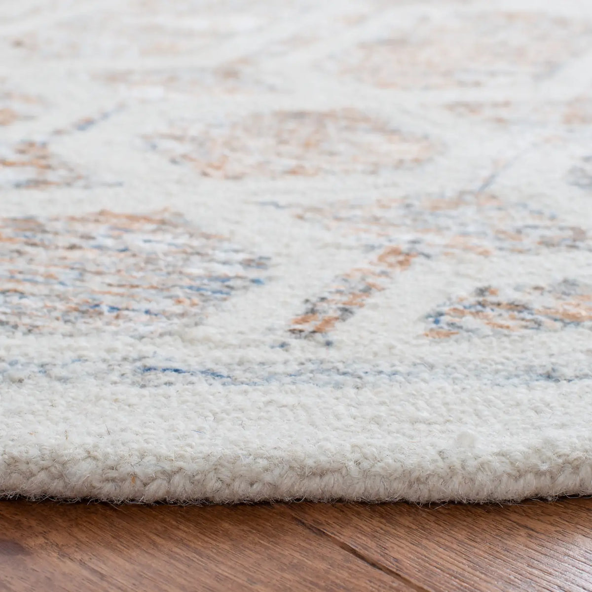 Safavieh Artistry 600 7'-0" x 7'-0" Rug in Ivory / Gold