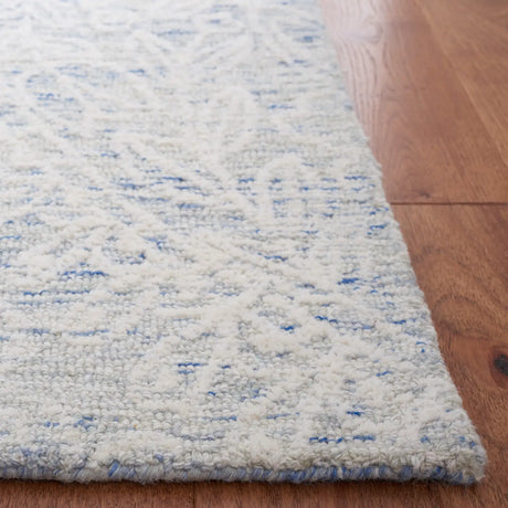 Safavieh Metro 4'-0" x 6'-0" Rug in Blue / Ivory