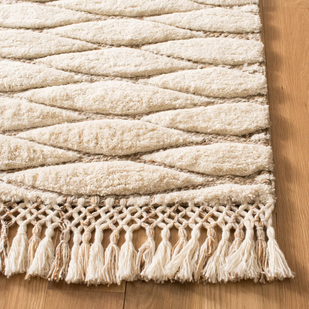 Safavieh Casablanca 5'-0" x 8'-0" Rug in Ivory / Brown
