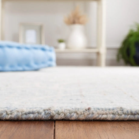 Safavieh Metro 4'-0" x 6'-0" Rug in Blue / Ivory
