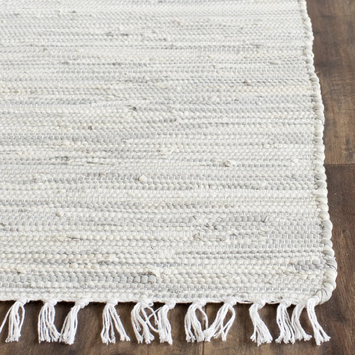 Safavieh Montauk 2'-3" x 11'-7" Rug in Silver
