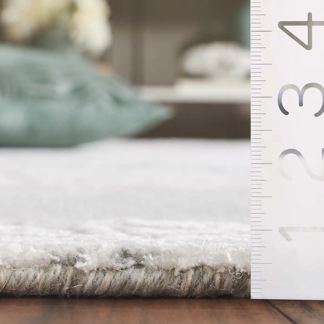 Safavieh Glamour 4'-0" x 6'-0" Rug in Light Blue / Ivory