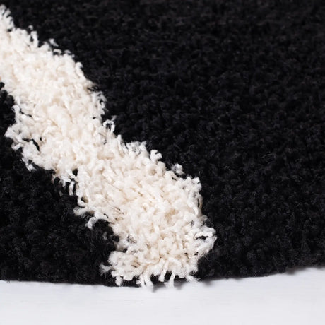 Safavieh Sgd-Dallas Shag 6'-0" x 6'-0" Rug in Black / Ivory