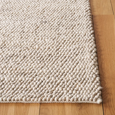 Safavieh Natura 4'-0" x 6'-0" Rug in Grey / Ivory