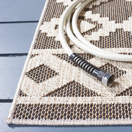 Safavieh Global 4'-0" x 6'-0" Rug in Beige / Dark Beig