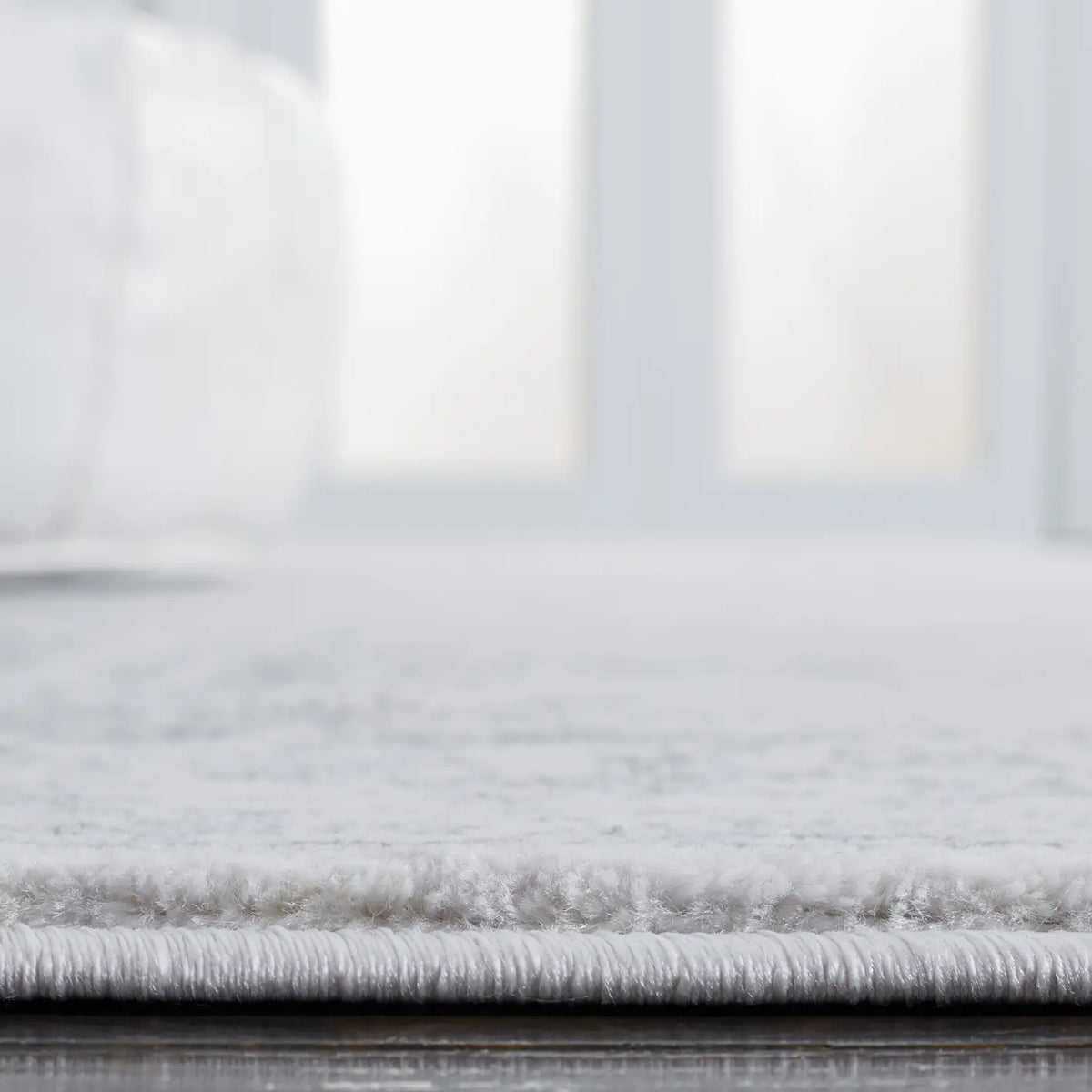 Safavieh Carnegie 5'-1" x 7'-6" Rug in Cream / Dark Grey
