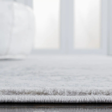 Safavieh Carnegie 5'-1" x 7'-6" Rug in Cream / Dark Grey