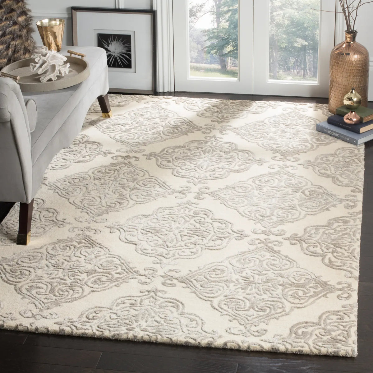 Safavieh Glamour 5'-0" x 8'-0" Rug in Ivory / Silver