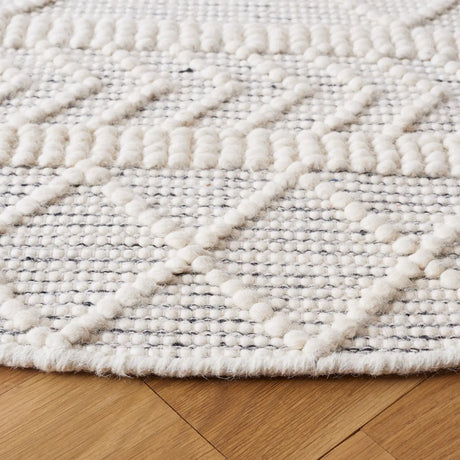 Safavieh Natura 6'-0" x 6'-0" Rug in Ivory / Black