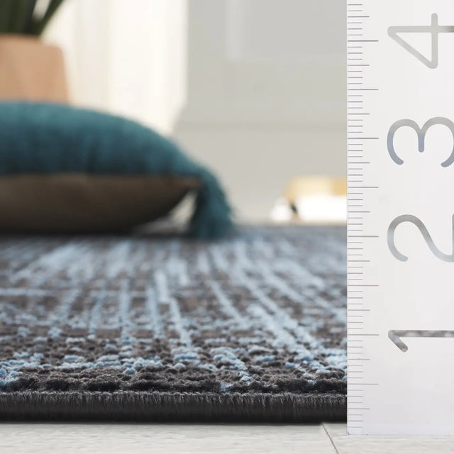 Safavieh Mila 4'-0" x 6'-0" Rug in Dark Blue / Black