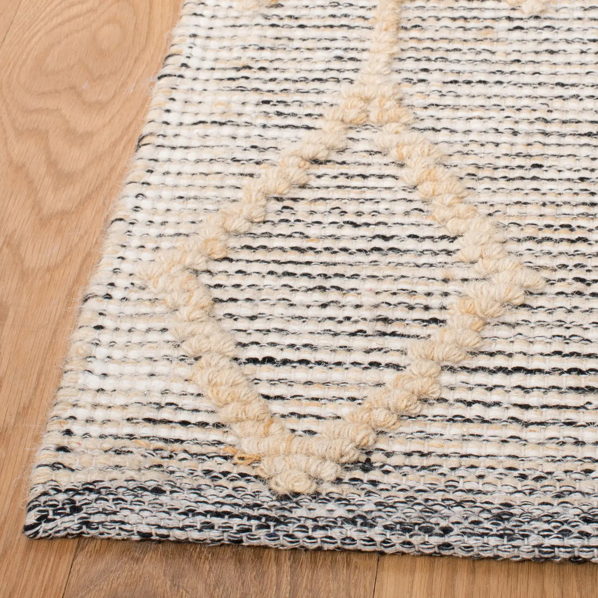 Safavieh Vermont 5'-0" x 8'-0" Rug in Gold / Ivory