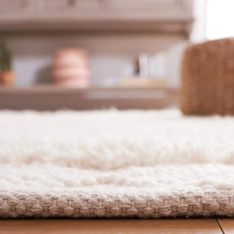 Safavieh Natura 4'-0" x 6'-0" Rug in Ivory