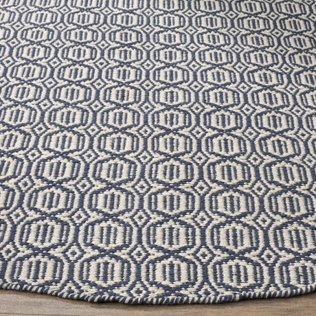 Safavieh Montauk 6'-0" x 6'-0" Rug in Ivory / Navy
