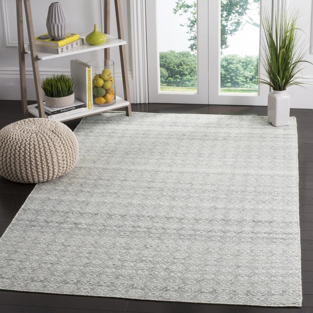 Safavieh Kilim 5'-0" x 8'-0" Rug in Ivory / Silver