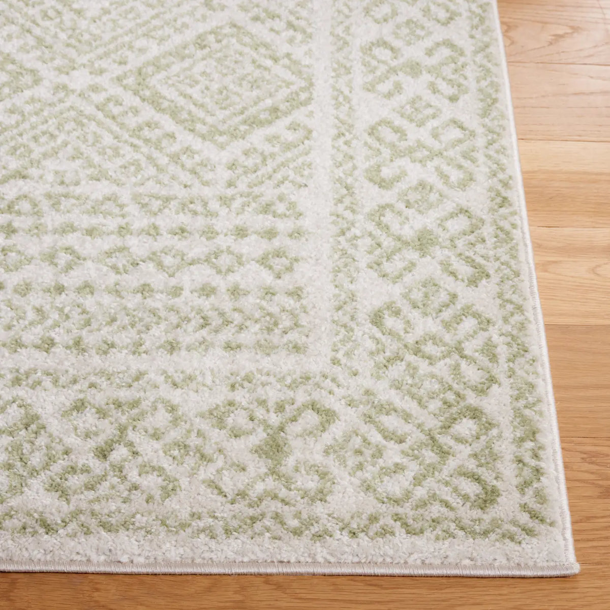 Safavieh Tulum 4'-0" x 6'-0" Rug in Ivory / Sage