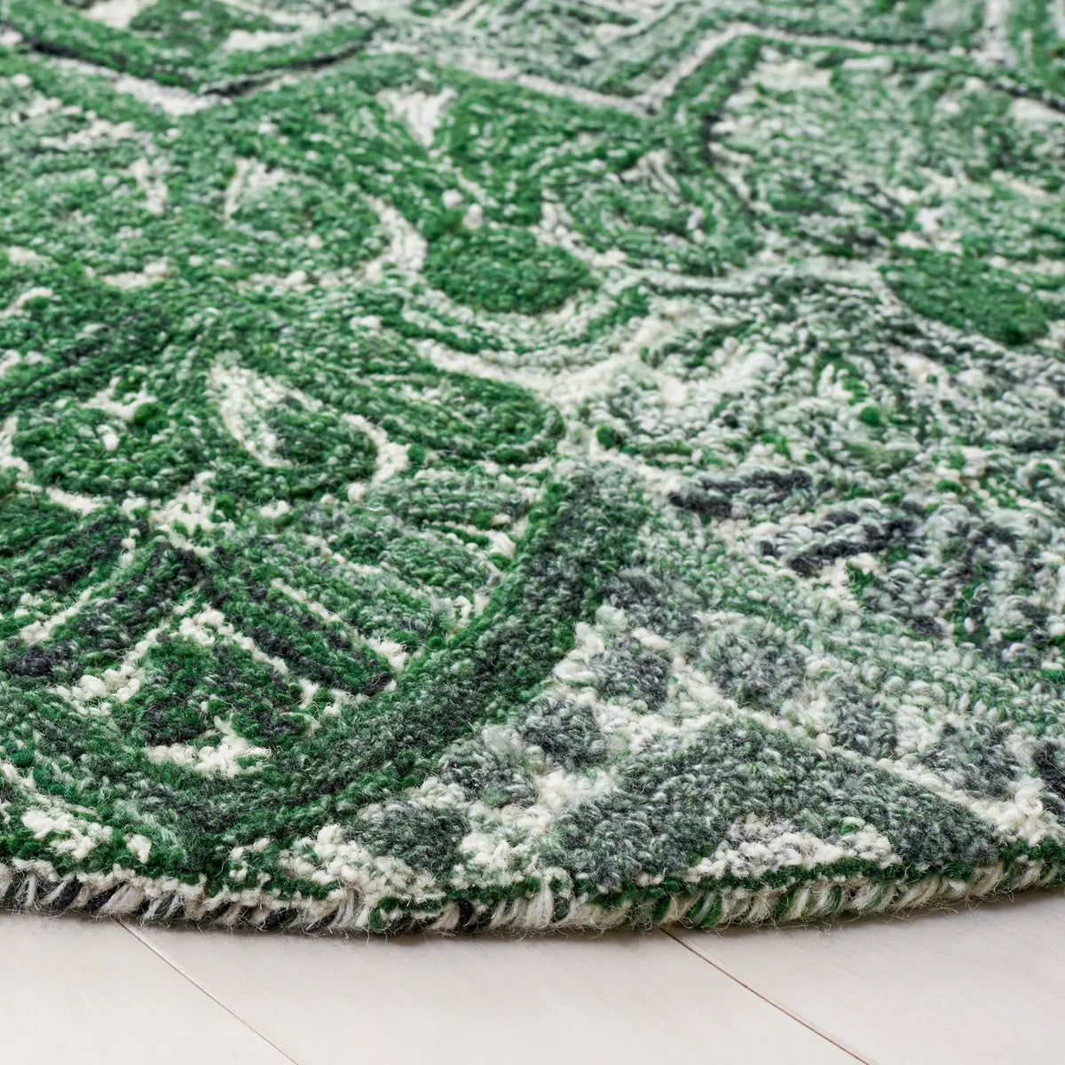 Safavieh Marquee 6'-0" x 6'-0" Rug in Green / Ivory