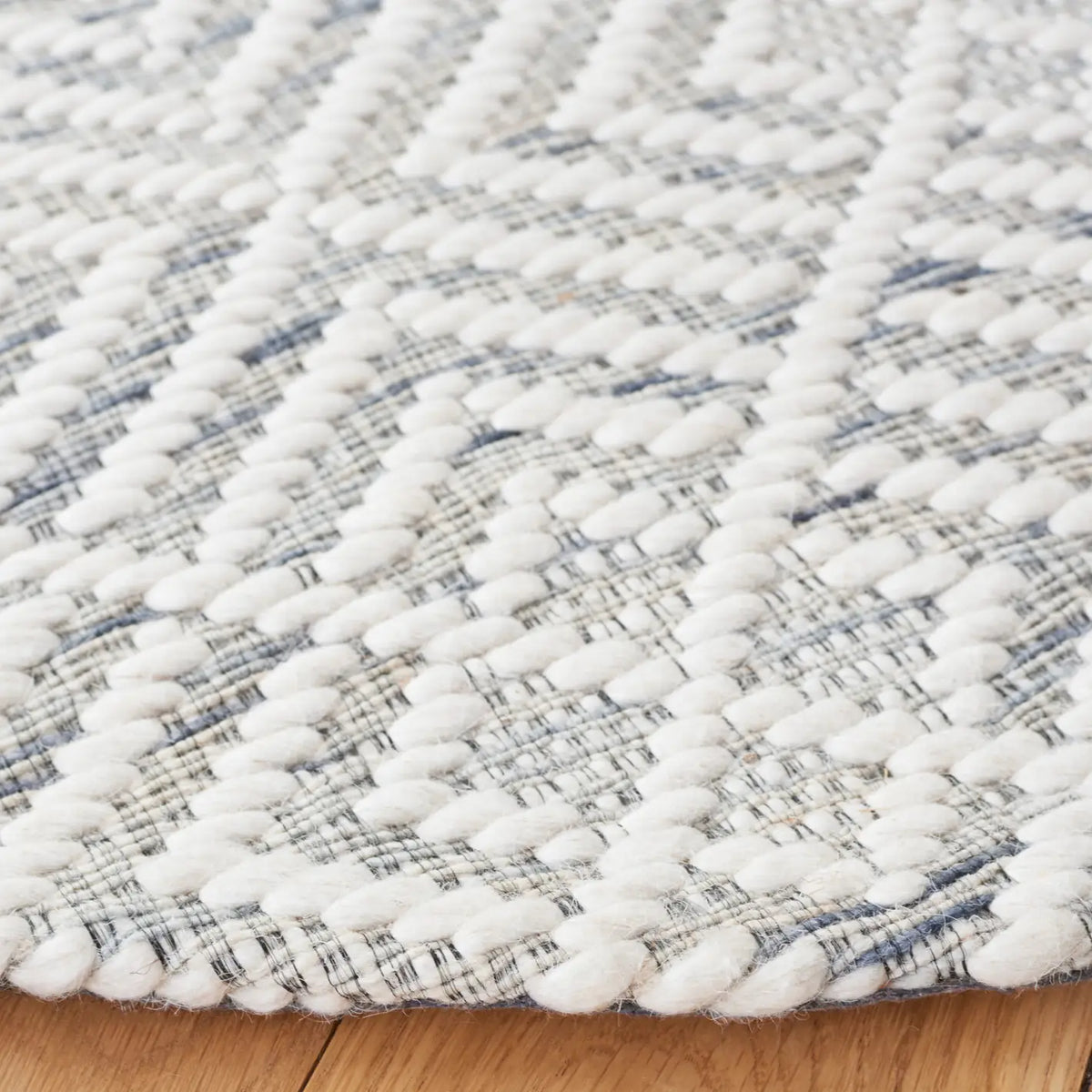 Safavieh Marbella 6'-0" x 6'-0" Rug in Ivory / Black
