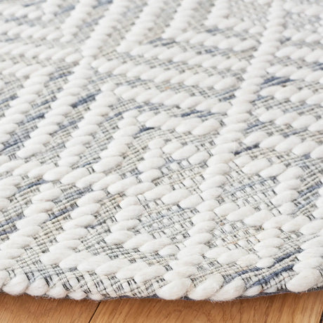 Safavieh Marbella 6'-0" x 6'-0" Rug in Ivory / Black